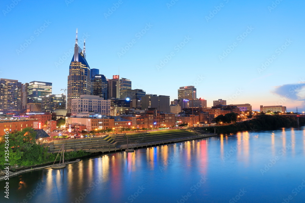 Fototapeta premium Nashville downtown water front view in the dusk
