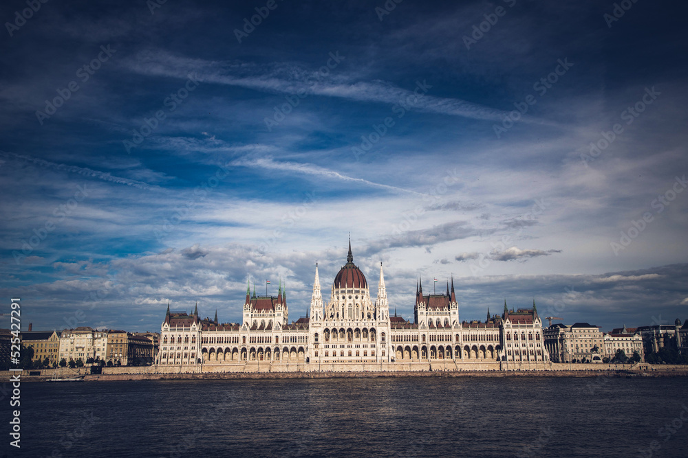 Fototapeta premium budapest city skyline at Hungalian Parliament and Danube River Budapest Hungary