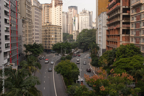 View from Viaduto 9 de Julho near the bus terminal (Terminal Bandeira) in the historic center of Sâo Paulo, Brazil © PedroJanoti
