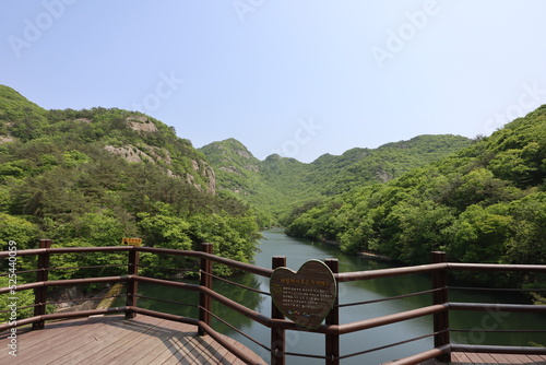 Obraz na płótnie 한국의 산과 계곡(부안 변산반도 국립공원 직소보 전망대)