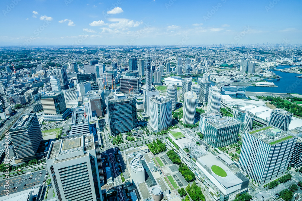 神奈川県横浜市みなとみらいランドマークタワーの展望台からの都市風景