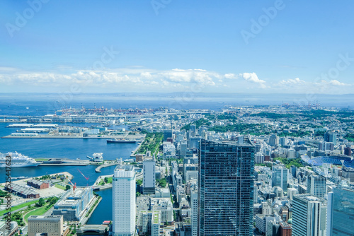 神奈川県横浜市みなとみらいランドマークタワーの展望台からの都市風景