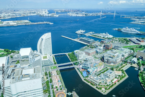 神奈川県横浜市みなとみらいランドマークタワーの展望台からの都市風景