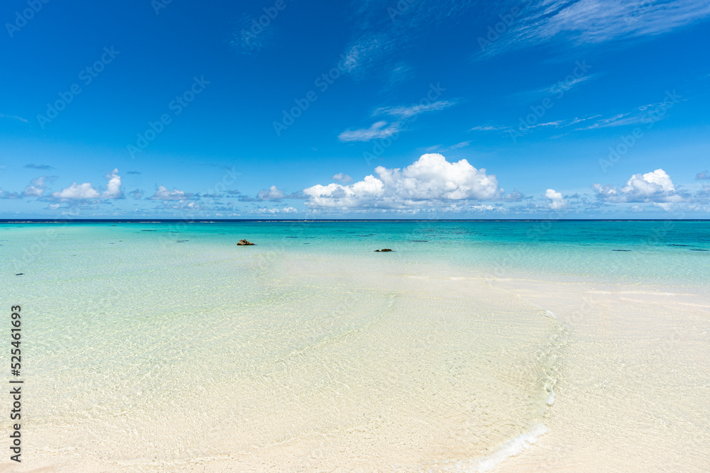Obraz premium 沖縄県・伊良部島・干潮時の17END・ワンセブンエンド