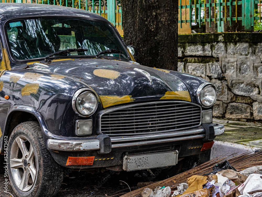 Selective focus on a old damaged vintage car 