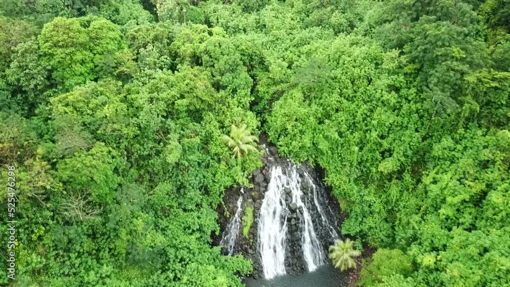 Kepirohi waterfall in Pohnpei, Micronesia(Federated States of Micronesia) Kepirohi waterfall in Pohnpei, Micronesia(Federated States of Micronesia)