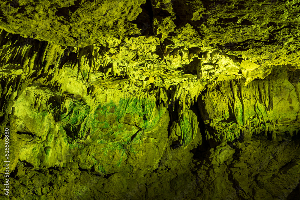 Fototapeta premium Fakilli Cave, located in Duzce, Turkey, offers a wonderful view with natural formations, stalactites and stalagmites.
