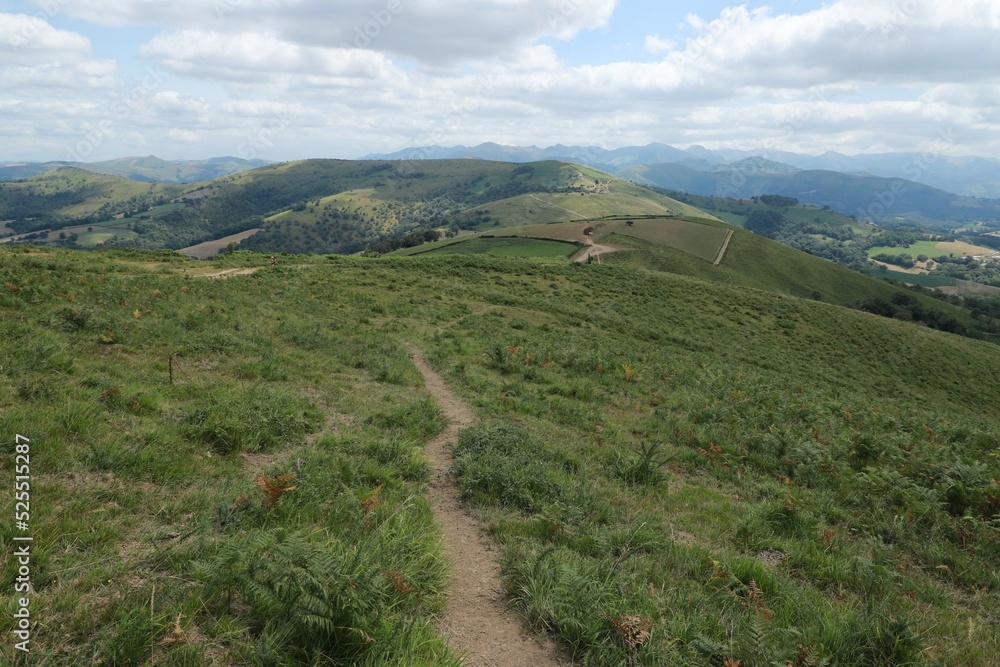 Fototapeta premium rando dans les montagnes basques