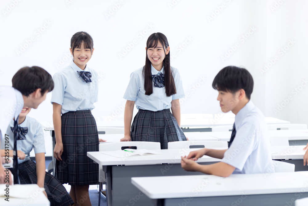 休み時間を過ごす高校生 休み時間を過ごす高校生