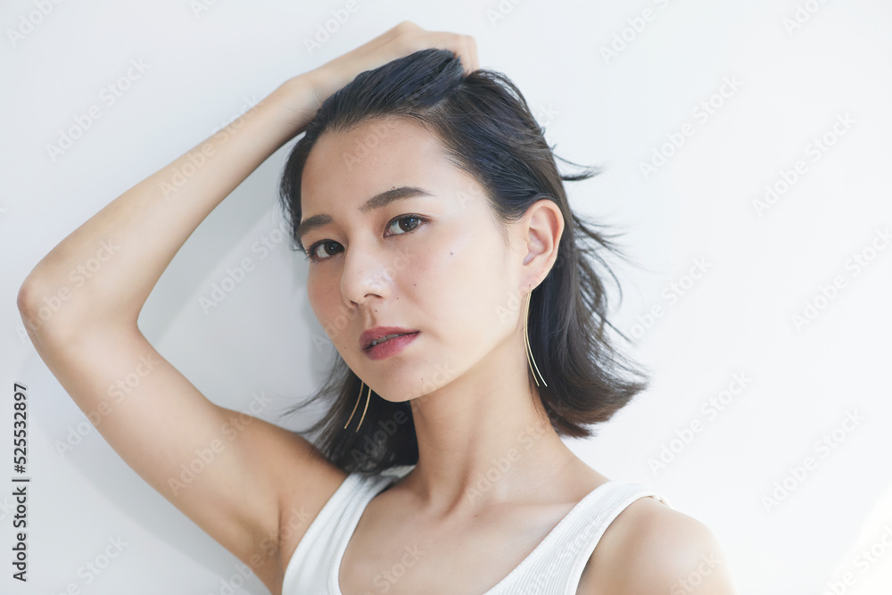 カメラ目線の日本人女性イメージ カメラ目線の日本人女性イメージ