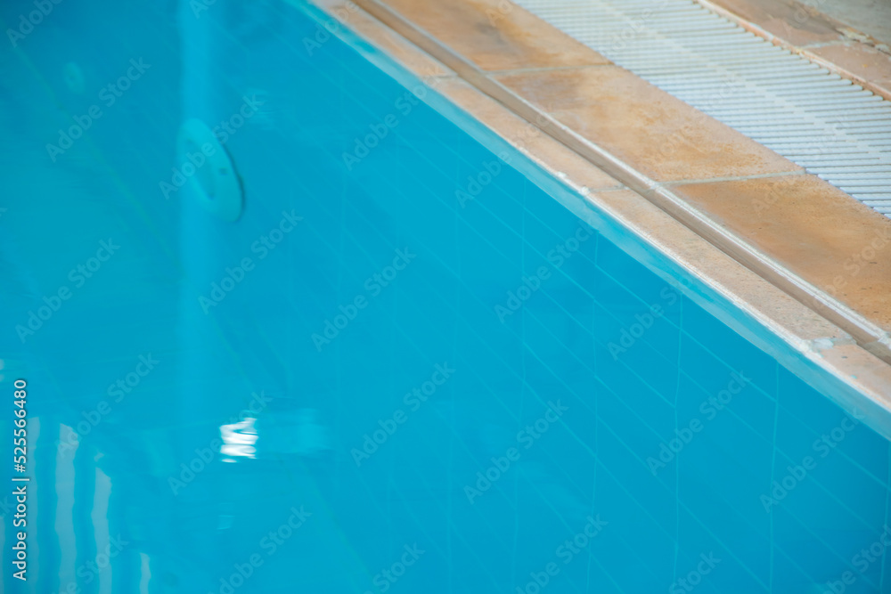 Obraz premium Beautiful blue water in the pool water backlight view