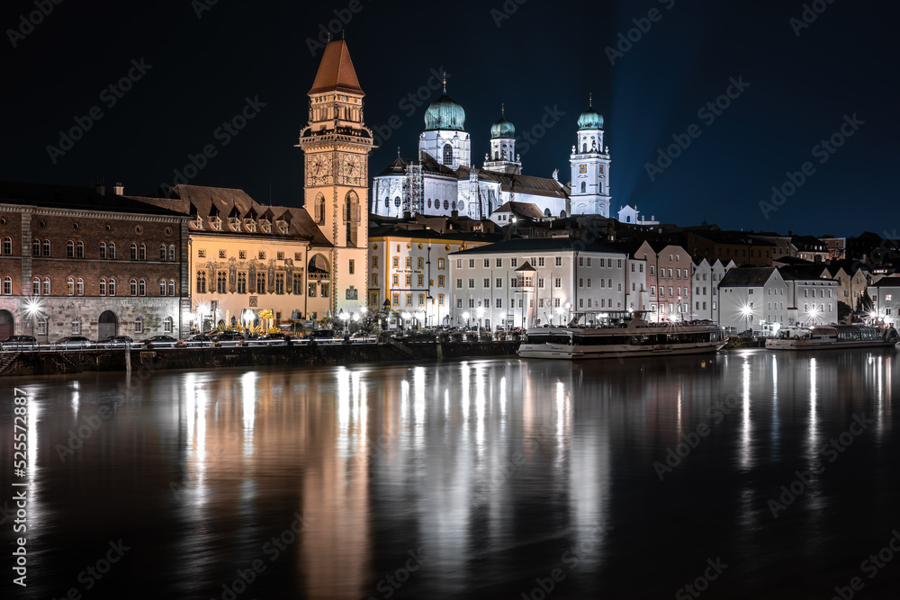 Fototapeta premium Passau bei Nacht