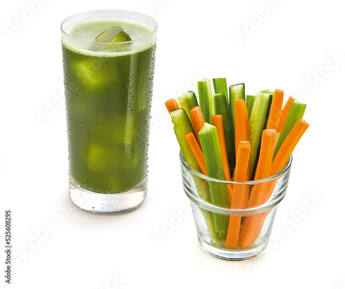 Copo com suco verde com gelo e pote com palitos de pepino e cenoura  photo