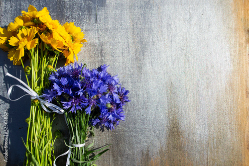 Fototapeta Naklejka Na Ścianę i Meble -  bouquet of blue flowers on wooden background