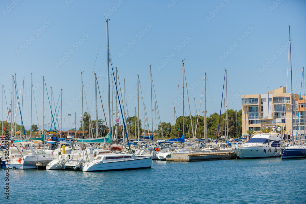 Port de Saint-Cyprien en été