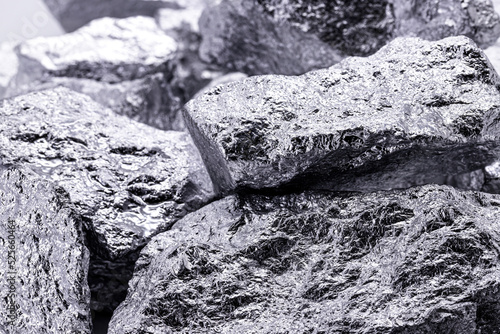 Φωτογραφία platinum nugget, noble metal, used in the production of catalysts, luxury jewelr