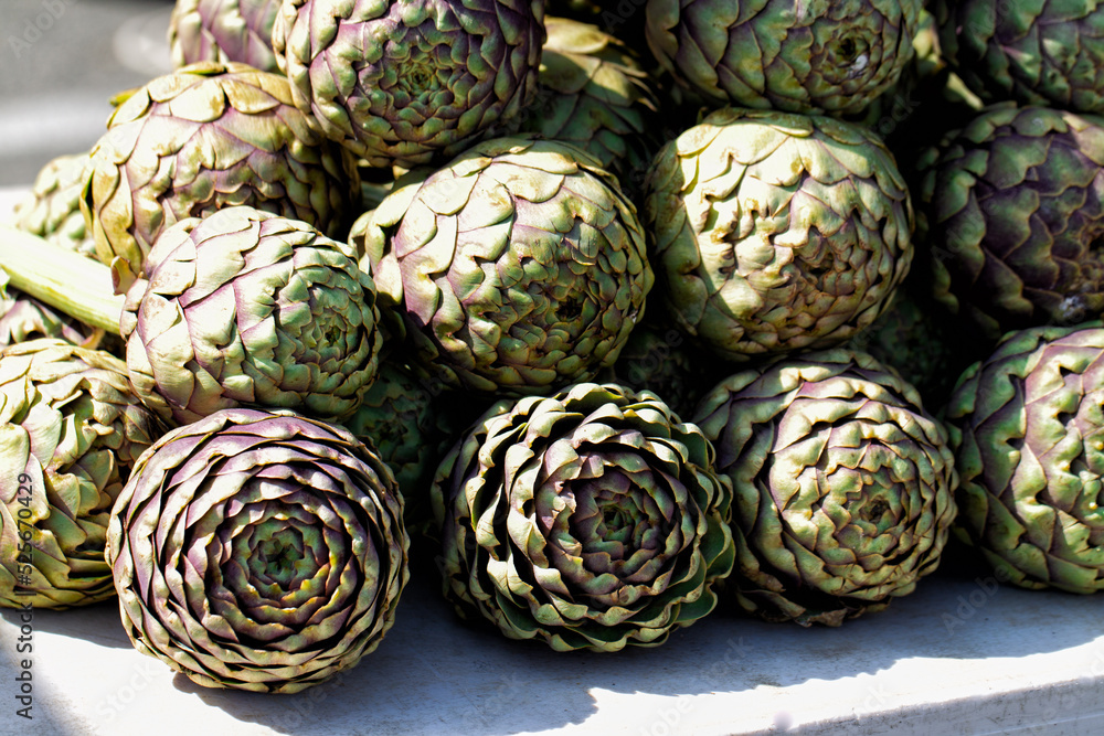 Obraz premium Fresh, green artichokes