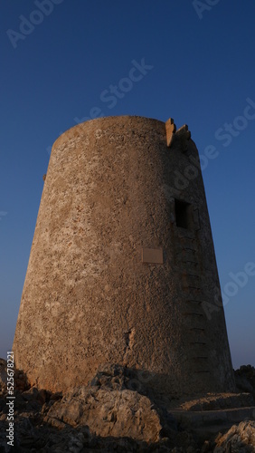 Torre en la Sierra de la Tramuntana en Mallorca, España
