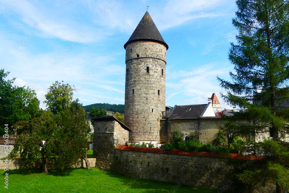Fototapeta premium Wehrturm und Stadtgraben, Freistadt