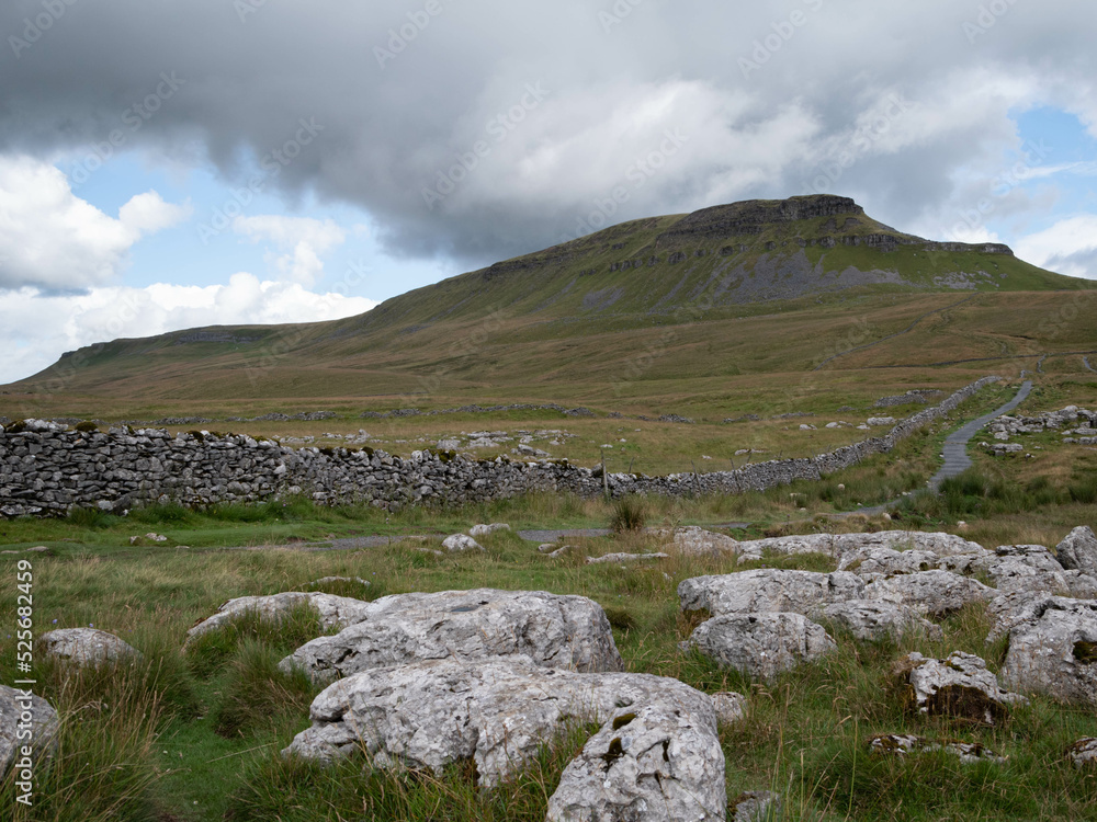 The path to Pen-y-ghent