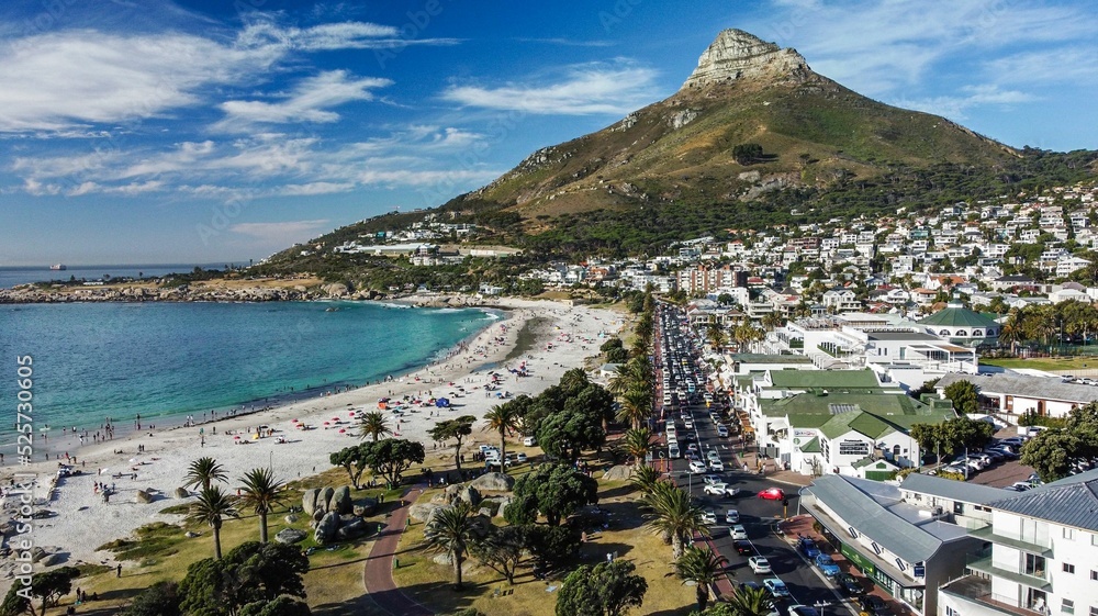 Obraz premium Aerial view of the city of Cape Town and Lion's head mountain in South Africa