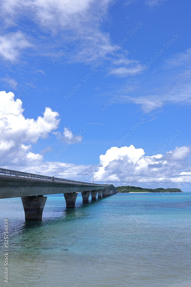  宮古島市にある池間大橋の風景