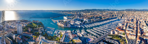 Obraz na płótnie Aerial view of the port in Marseilles, France w salonie