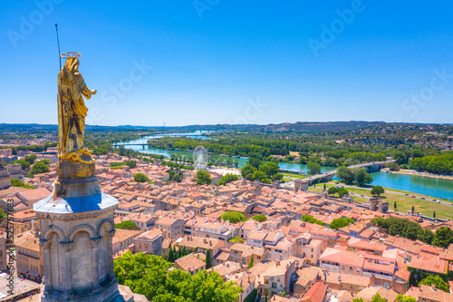 Obraz na płótnie Avignon Bridge with Popes Palace and Rhone River, Pont Saint-Benezet, Provence, France. w salonie