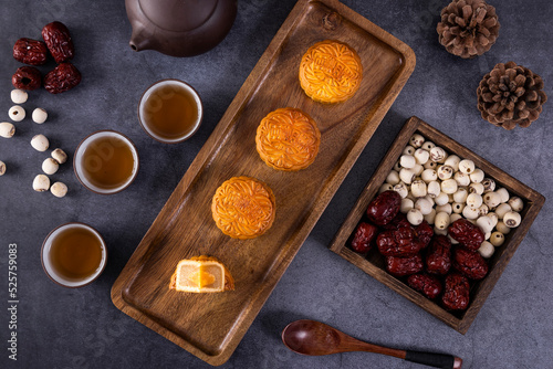 The traditional Chinese festival Mid-Autumn Festival food moon cake