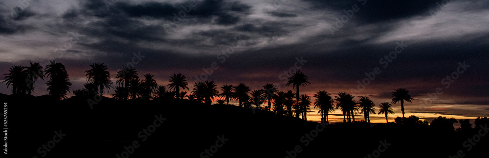 Obraz premium time lapse of clouds over the sunset
