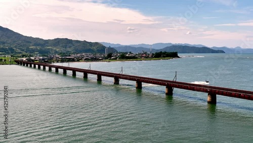 Wallpaper Mural 京都府由良川鉄橋付近で走るモーターボット Torontodigital.ca