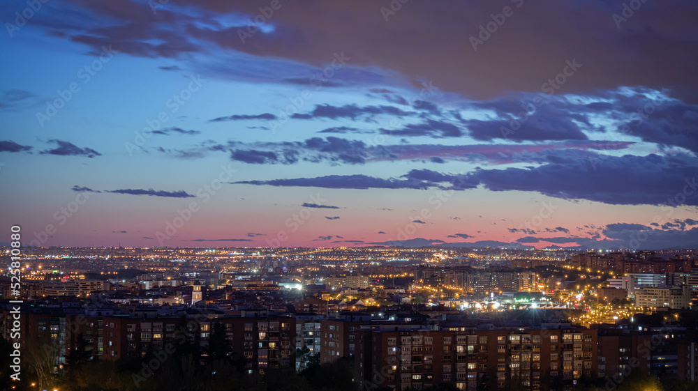 Fototapeta premium City under the Sunset