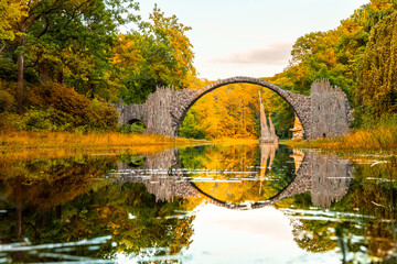 Papier peint photo Le Rakotzbrücke Pont du Diable en Saxe allemande  © proslgn