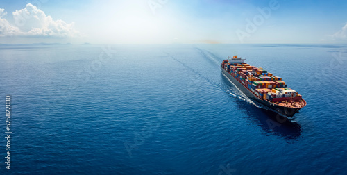 Fotografia Aerial panorama of a cargo ship carrying container for import and export, busine