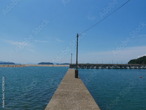 港の防波堤
