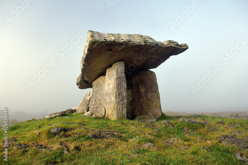 Valokuva Poulnabrone prehistoric Stone Age dolmen tomb on The Burren limestone plateau near Cliffs of Moher, County Clare, Ireland