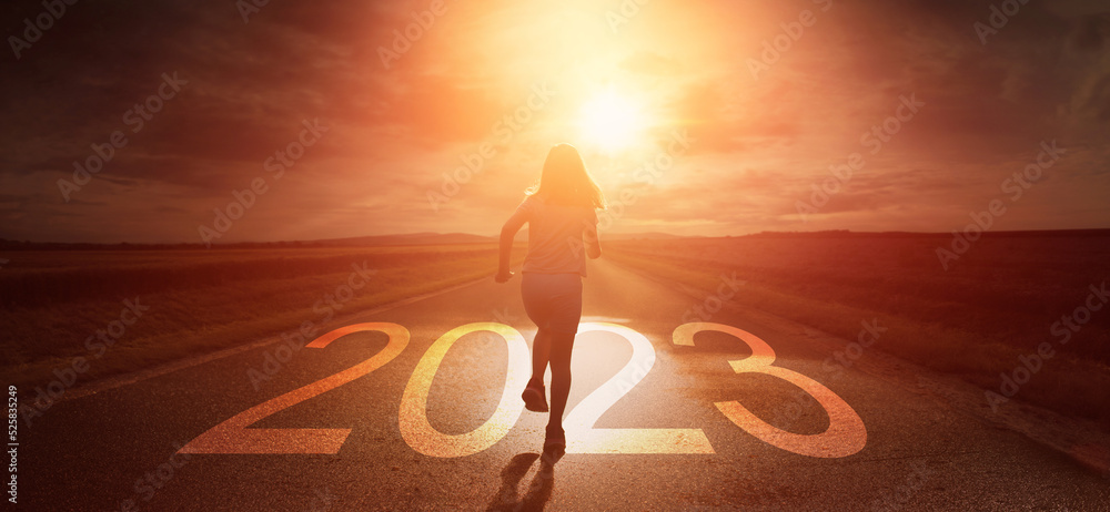 rozpocząć rok 2023, bieg w przyszłość  - obrazy, fototapety, plakaty 