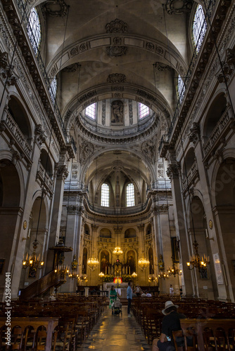 Intérieur de l'Église Saint-Paul-Saint-Louis, dans le Marais à Paris
