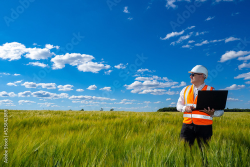 Construction manager with l...
