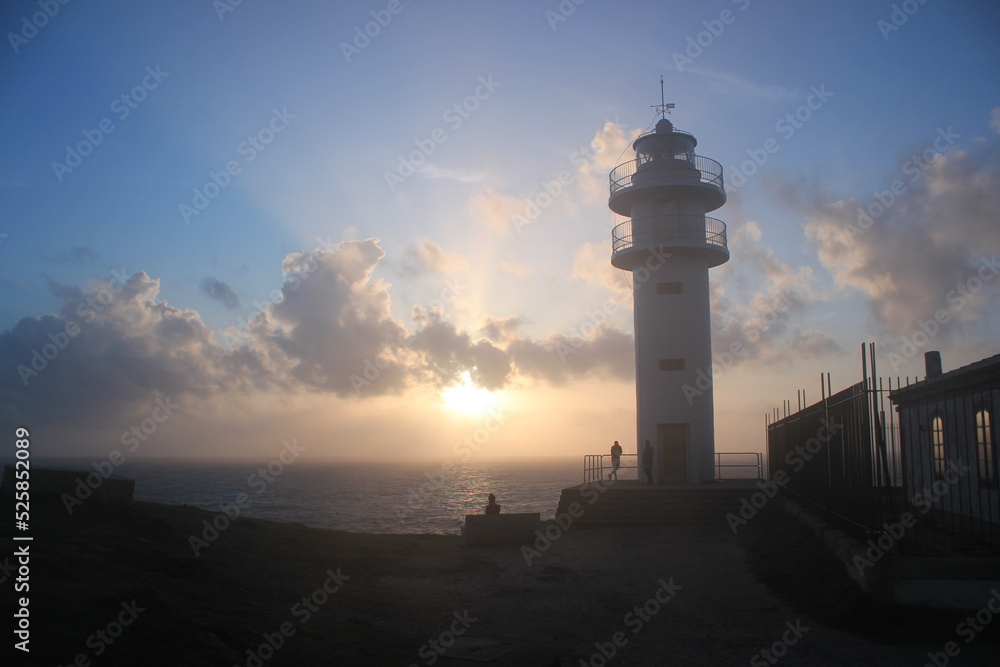 Côte de Galice (Espagne) Faro Cabo Tourinan au coucher du soleil