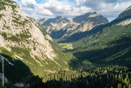 Blick ins Karwendeltal vom Karwendelhaus aus