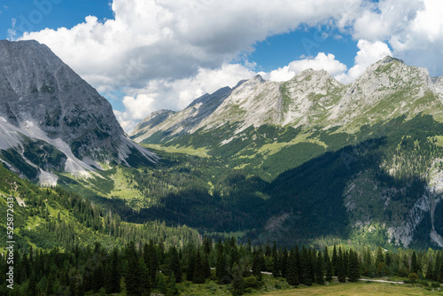 Blick ins Karwendeltal vom Karwendelhaus aus © Donnerbold