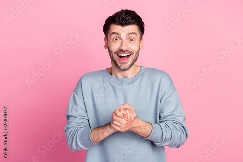 Billede på lærred Photo of satisfied impressed man hold arms beaming smile cant believe isolated o