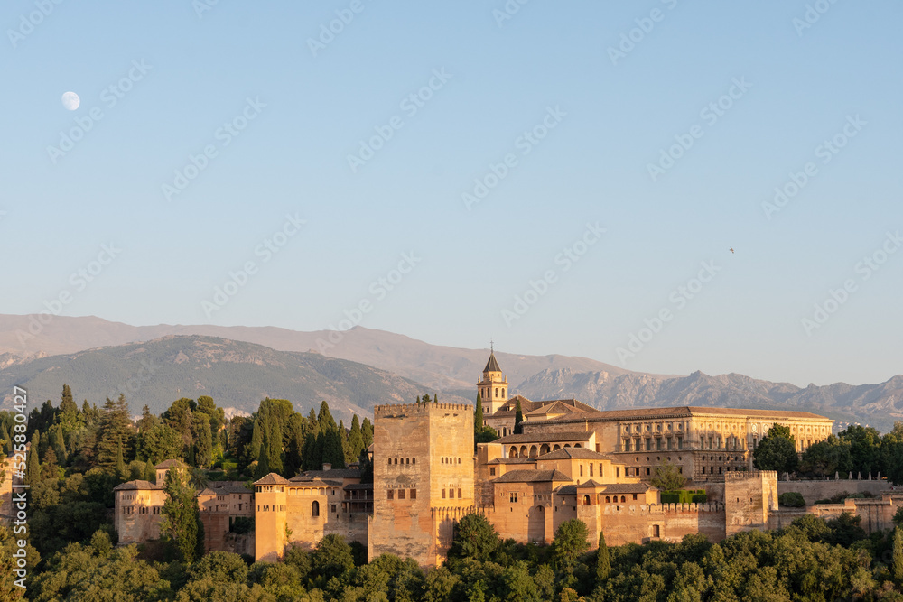 Vistas de la Alhambra al atardecer, Granada, España