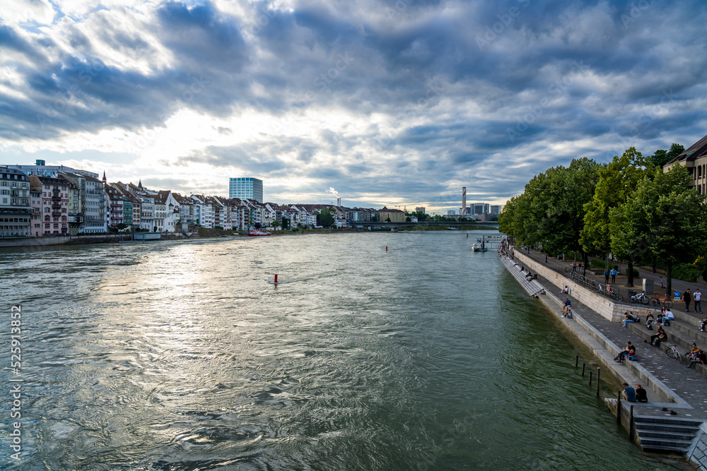 Basel Rhein Abend