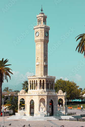 İzmir'in simgesi saat kulesi ve çevresi