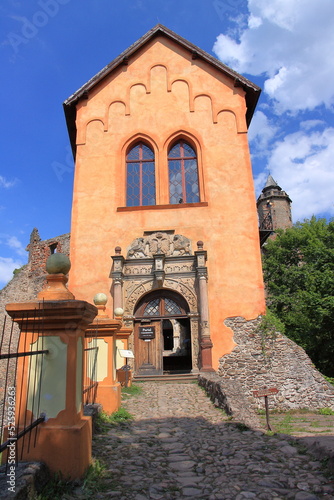 Schloss Grodno in Zagórze Śląskie (Polen), auf dem Gipfel des Berges Choina (450 m über dem Meeresspiegel)