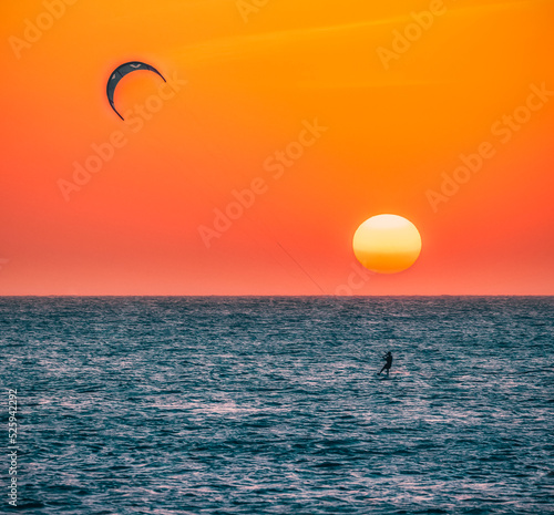 Fototapeta Naklejka Na Ścianę i Meble -  kitesurfing in front of the sunset