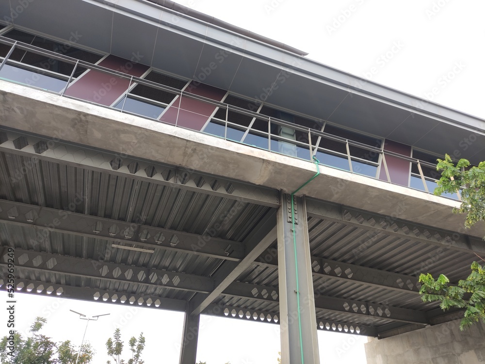 Fototapeta premium The splendor of the most beautiful Rest Area Pendopo Salatiga Km 456 with a sky bridge