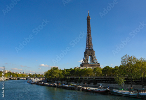 パリのセーヌ川とエッフェル塔（世界遺産）